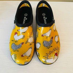 Sloggers Rain and Garden Shoes Chickens daffodil yellow EUC